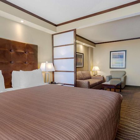 Best Western Premier Denham Inn & Suites Leduc Exterior foto