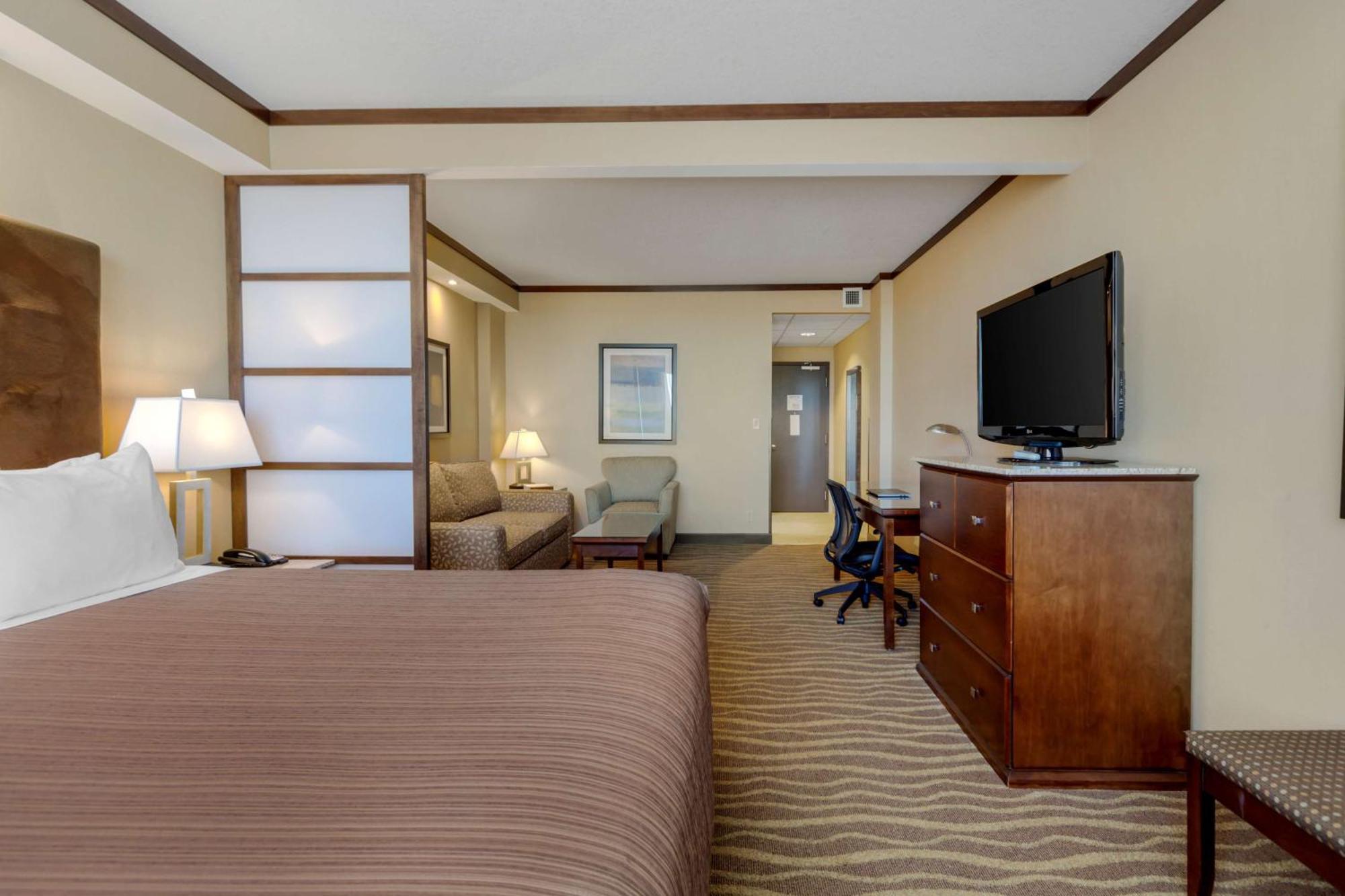 Best Western Premier Denham Inn & Suites Leduc Exterior foto