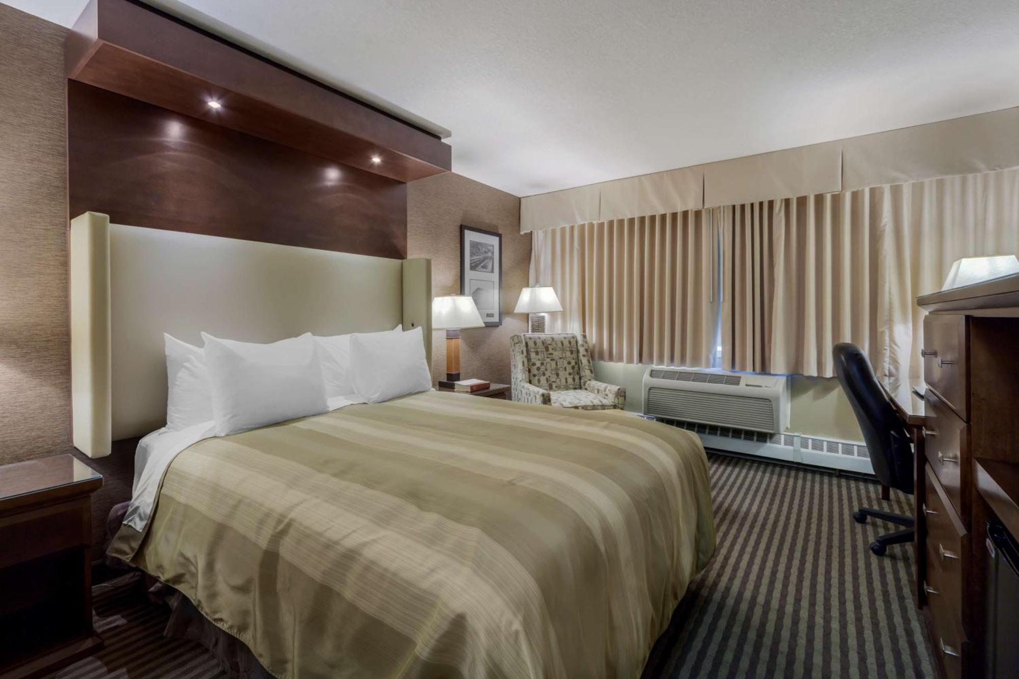 Best Western Premier Denham Inn & Suites Leduc Exterior foto