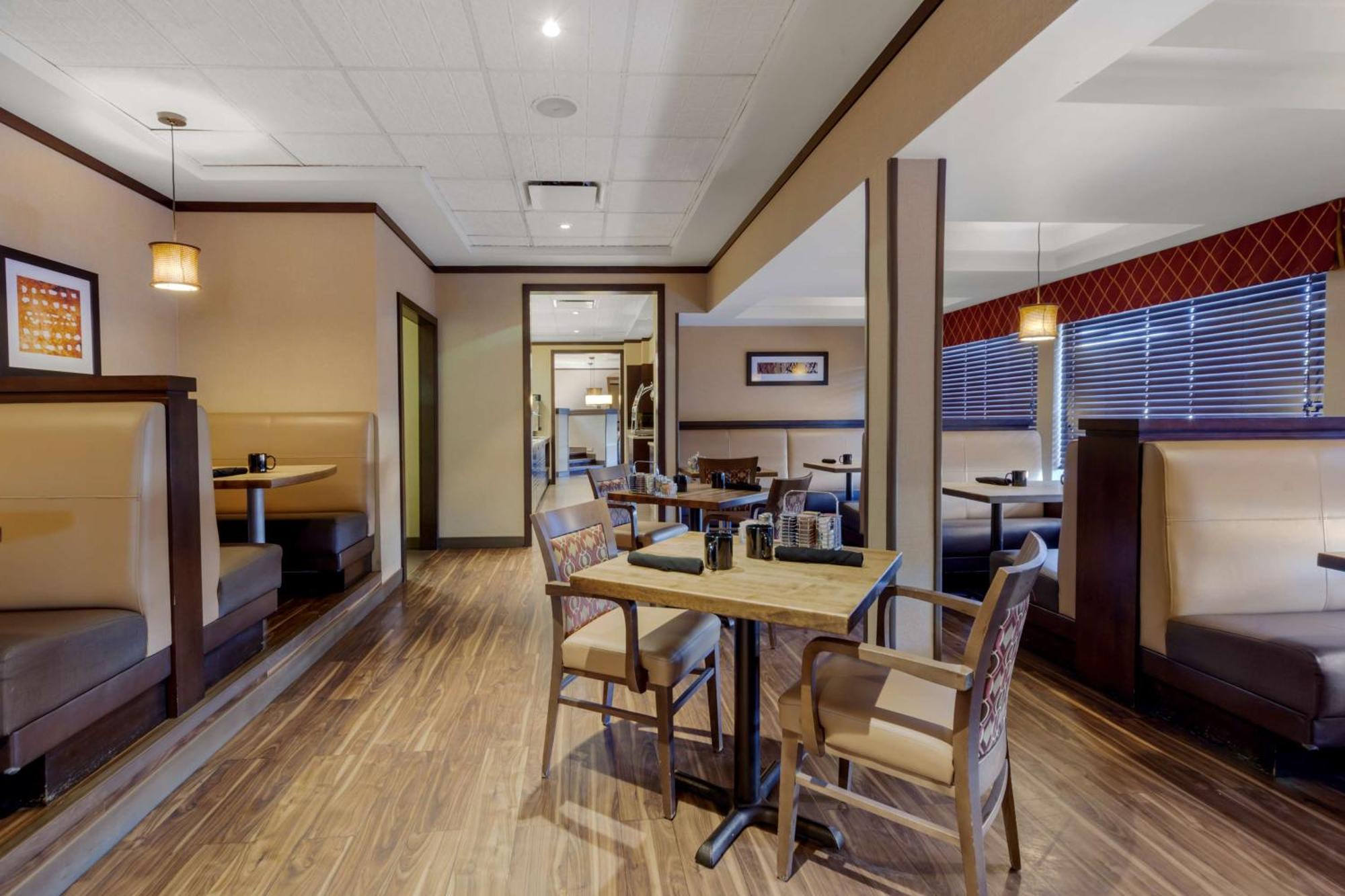 Best Western Premier Denham Inn & Suites Leduc Exterior foto