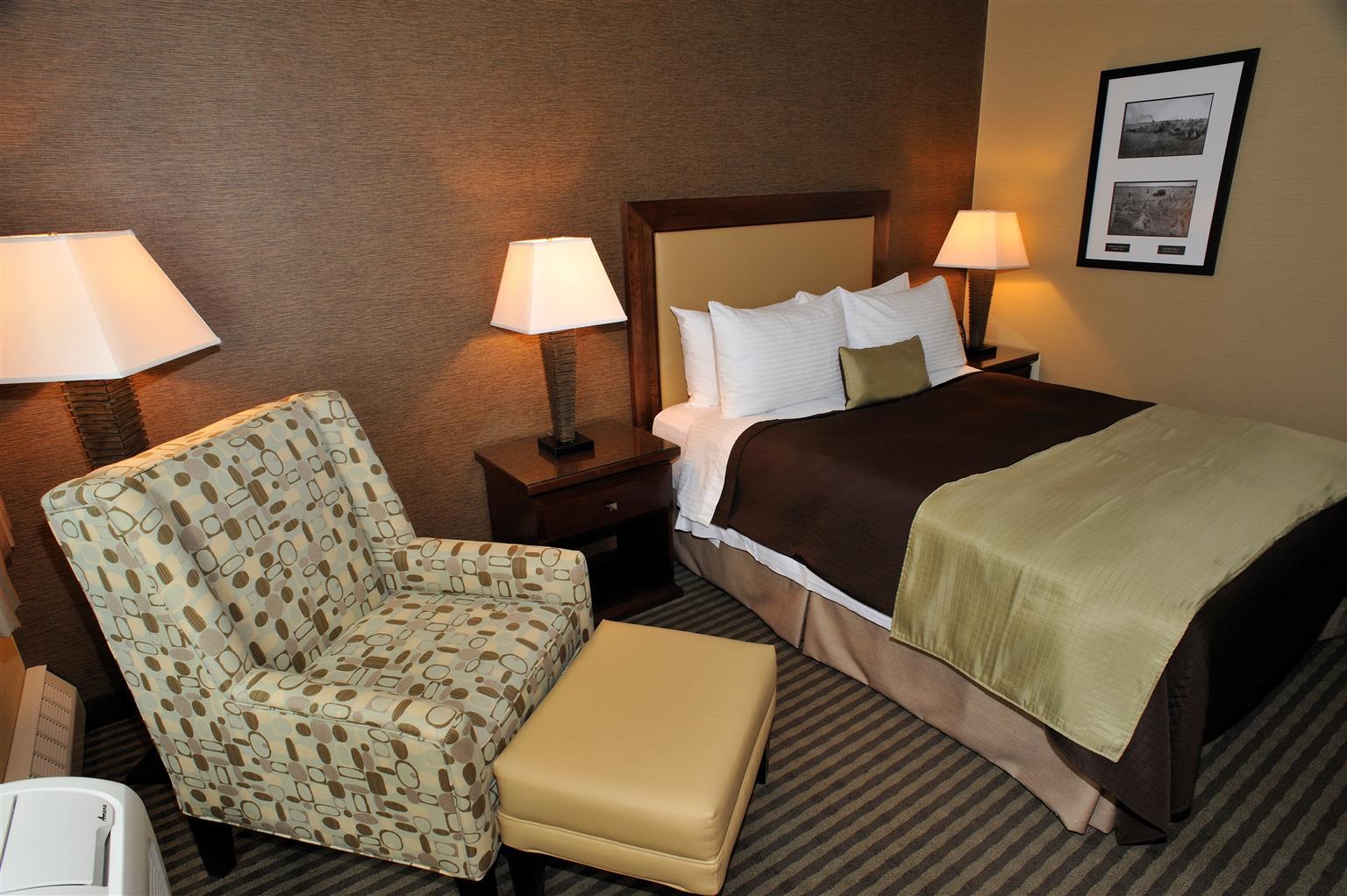 Best Western Premier Denham Inn & Suites Leduc Exterior foto